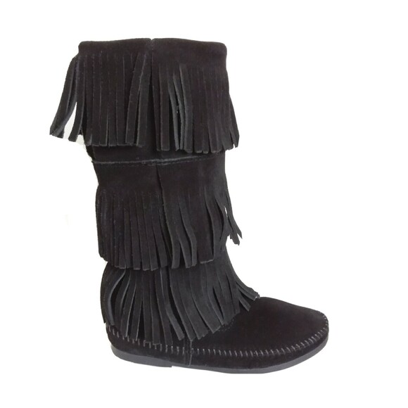 Minnetonka Boots Women Size 6 Black 3-Tier Fringe Suede Moccasin Boho Hippie - Picture 1 of 12
